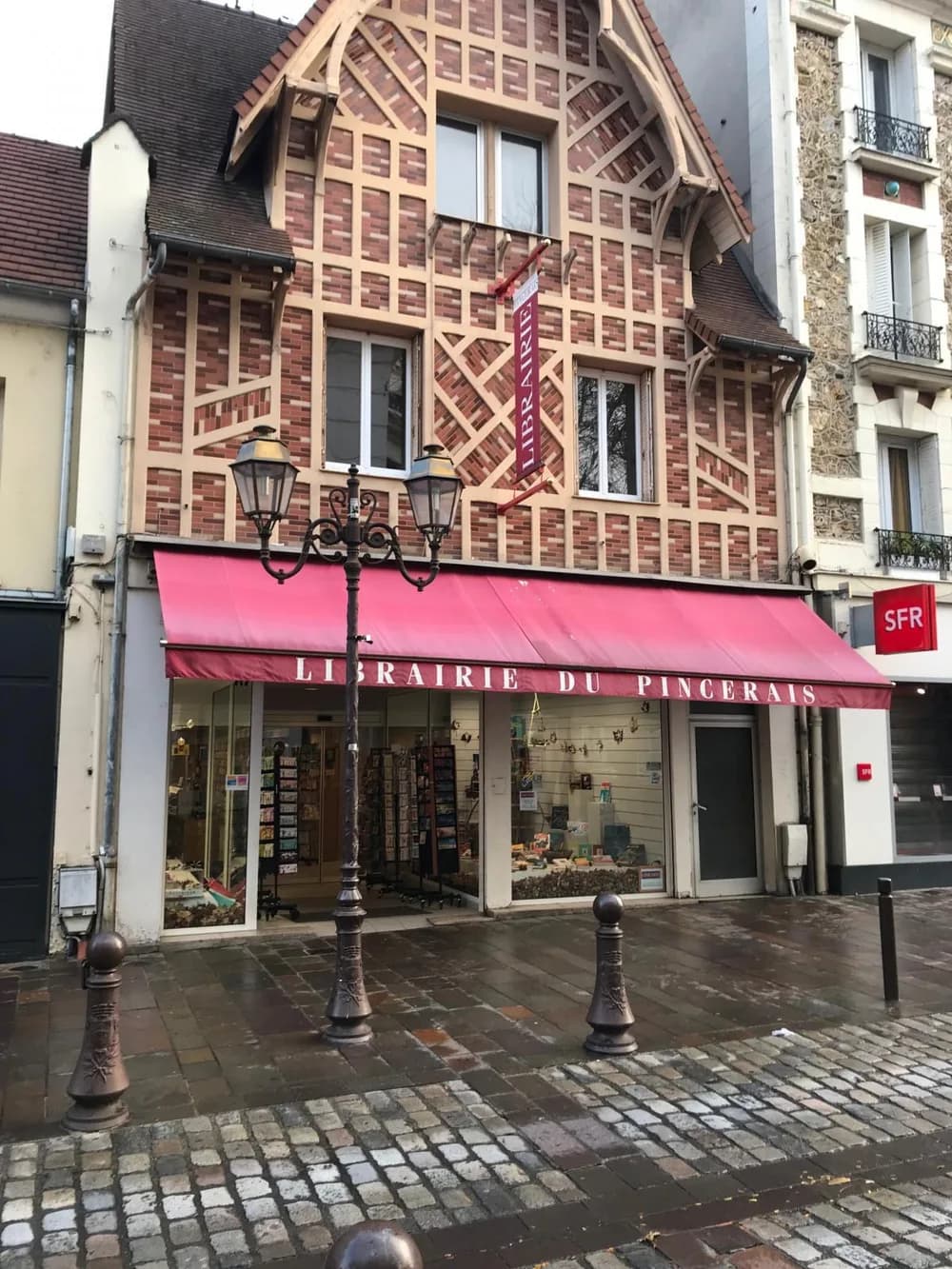 À Poissy, la Librairie du Pincerais doit sa survie aux cartables de la rentrée